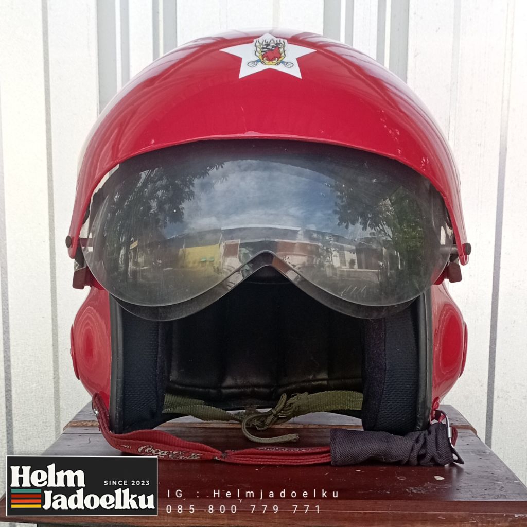 Helm Pilot edisi Coca Cola