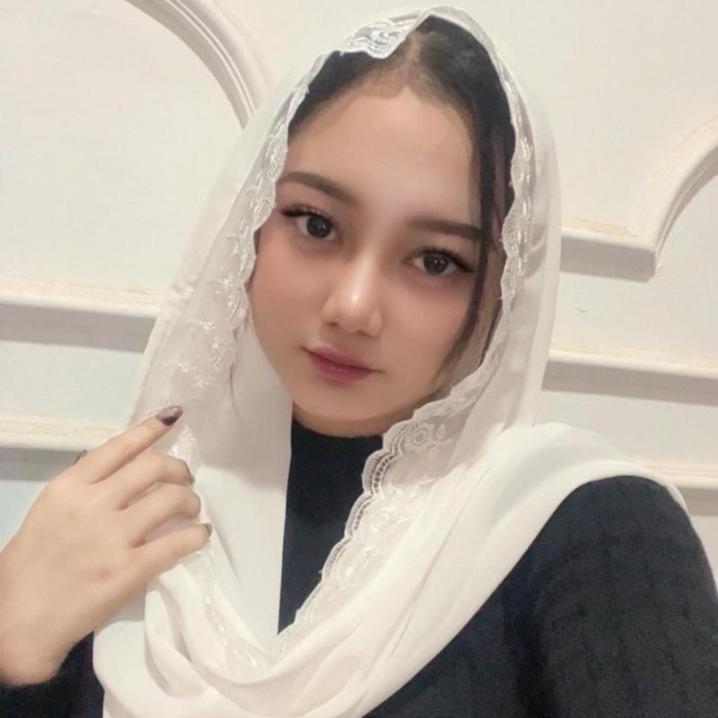 Hijab Instan Renda Ayu Yeni Wahid Ceruty Super Premium