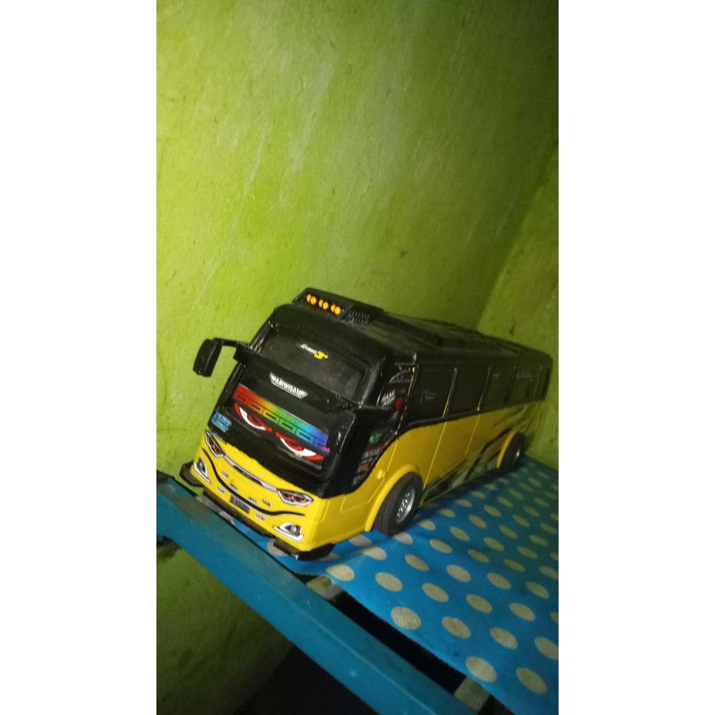MINIATUR `BUS`MODIF`TANPA`BAN`DAN`SASIS