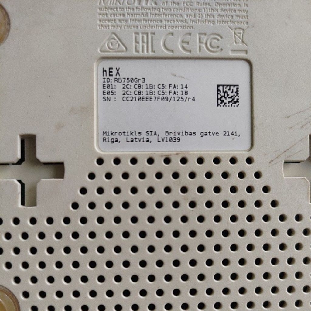 Mikrotik RB750GR3 Router - Bekas Pake, Masih Sehat 100%, Dijual Karena Upgrade