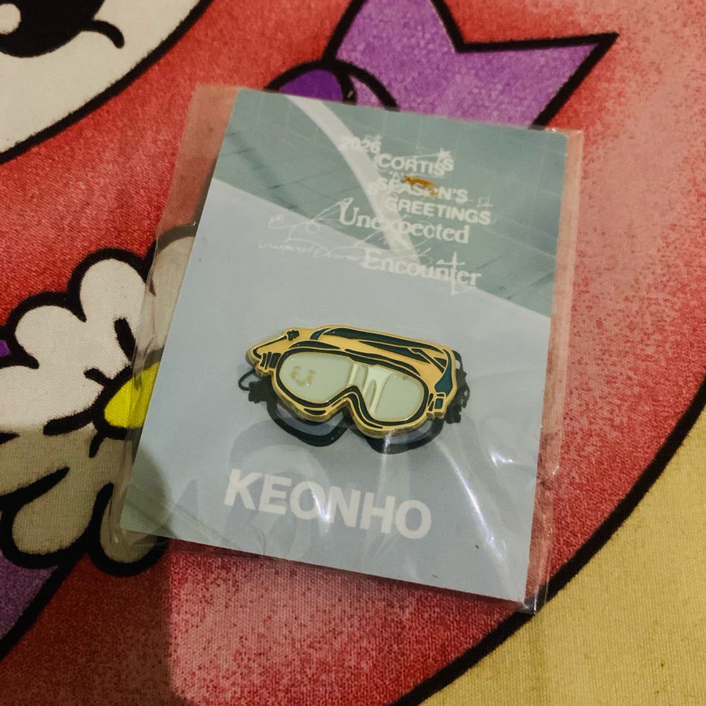 Official Metal Badge Hybe Holiday Keonho Cortis