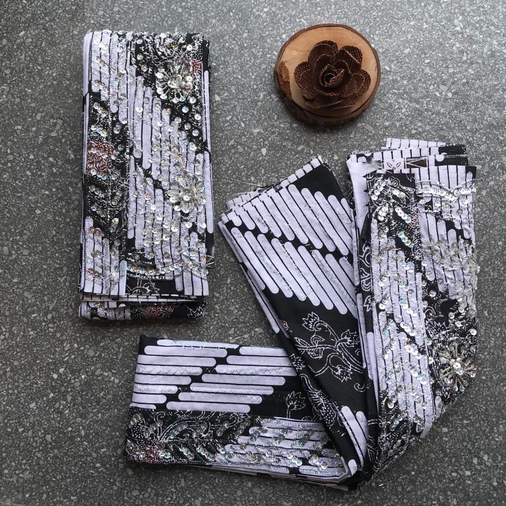 Sepasang Jarik Wiru Payet