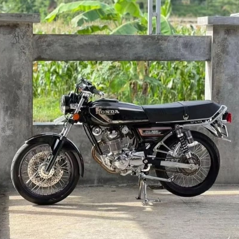 STRIPING STICKER LIS MONTOR STANDAR HONDA GL 100 GL 125 HITAM LIS GOLD