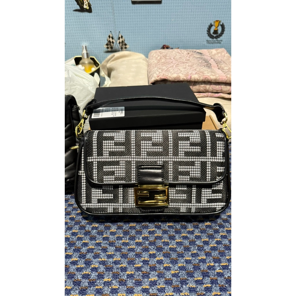 FENDI Baguette shoulder dan sling bag