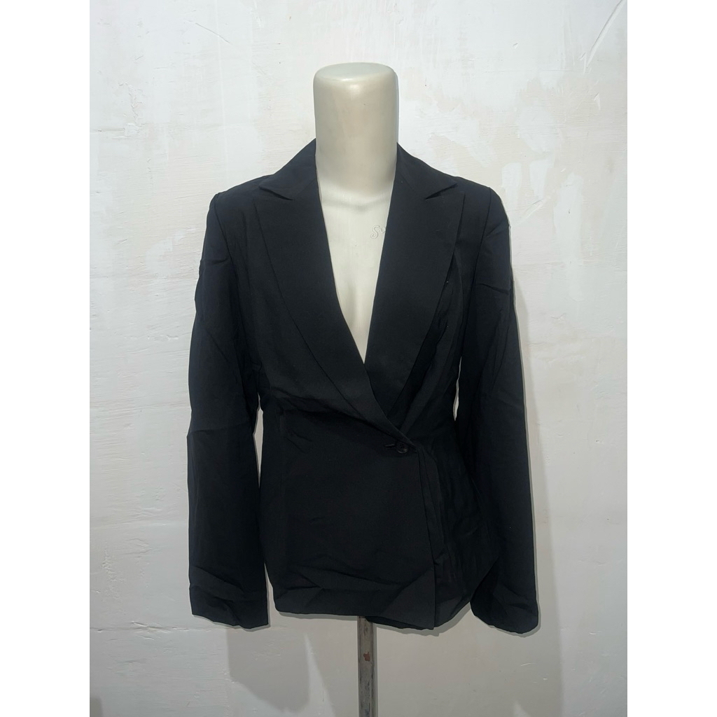 BLAZER HITAM KANCING SATU LUBANG DUA | PLOVE