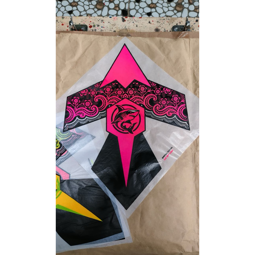 Terbaru Kertas layangan 2 warna. (BATIK) stabilo cerah