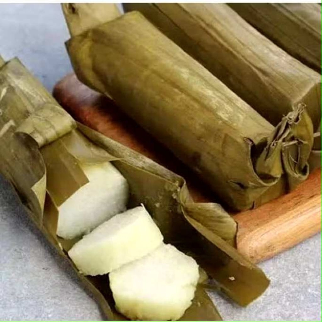 Lontong daun pisang
