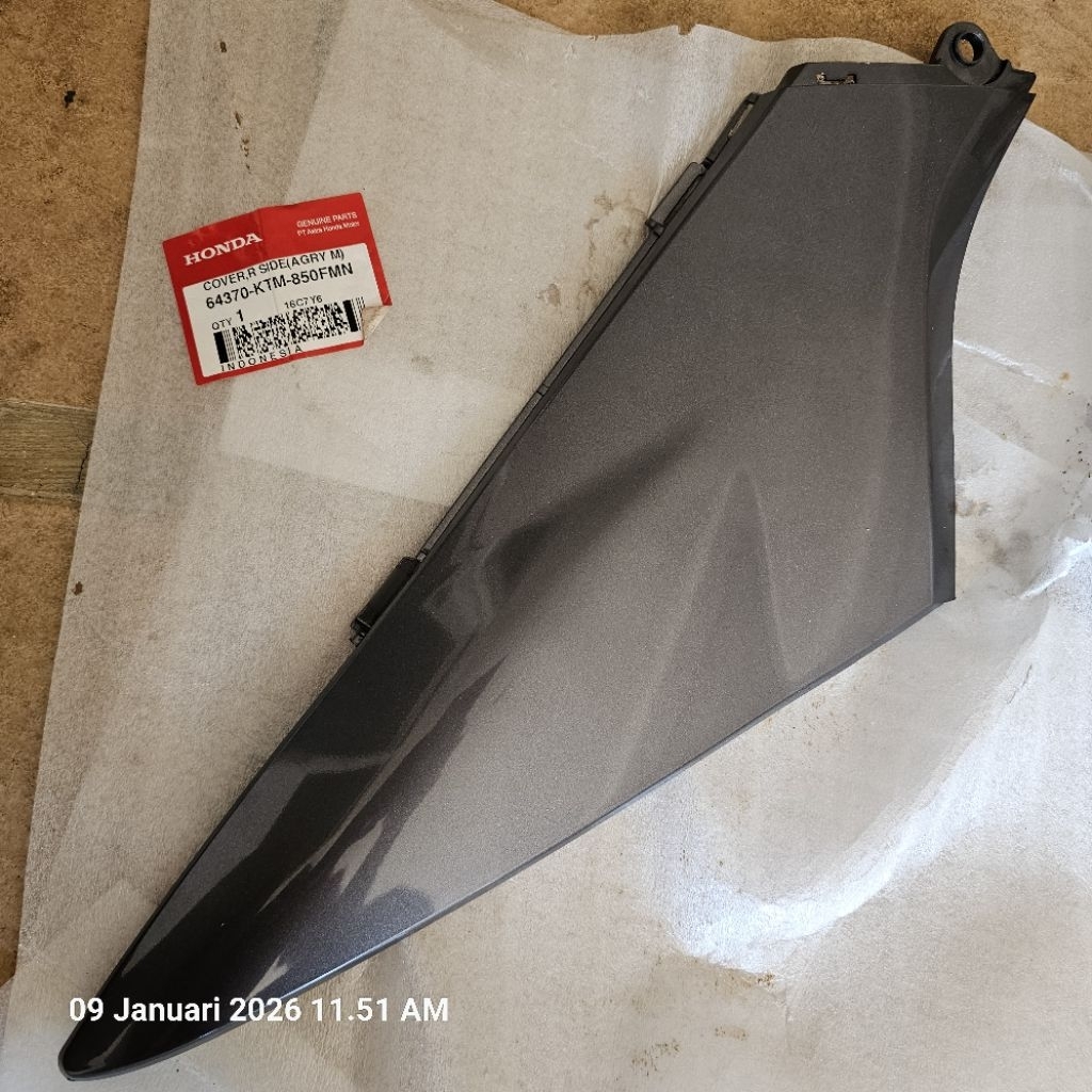 Cover side honda Supra X125 2006-2011. 64370/64380-KTM-850FMN
