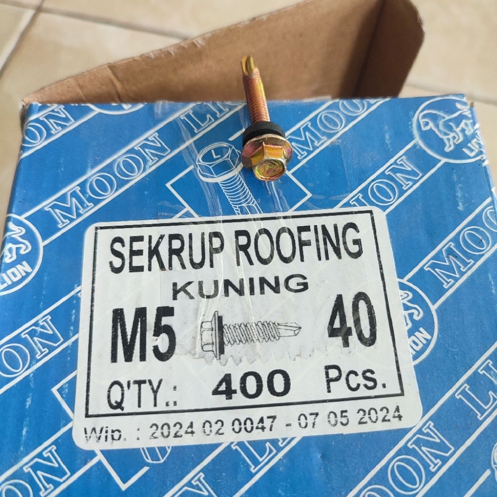 Sekrup roofing kuning garvanis merk Lion 4 cm isi 400 pcs/biji