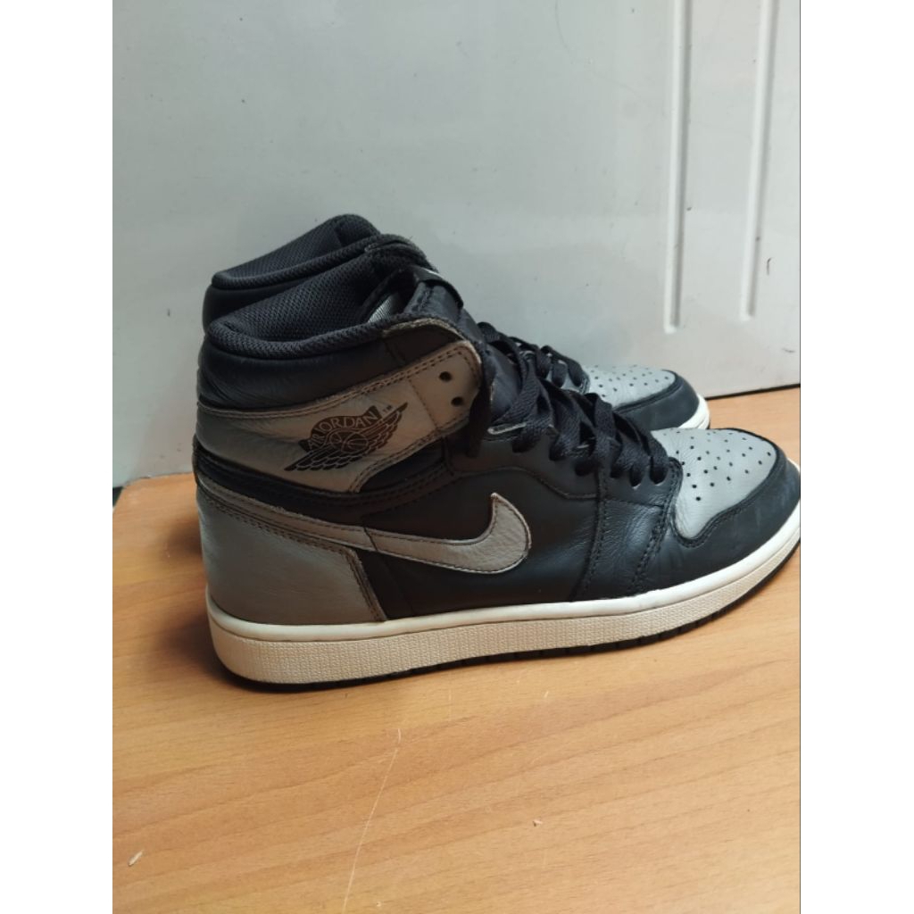 SEPATU SNEAKERS BASKET NIKE AIR JORDAN ONE AJ 1 RETRO SIZE 41 BEKAS PRELOVED