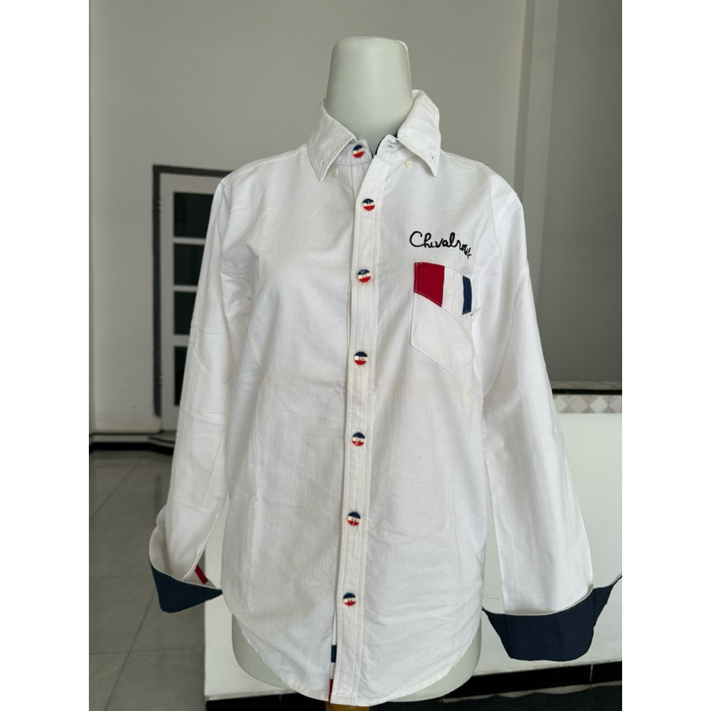 kemejaa hem putih wanita