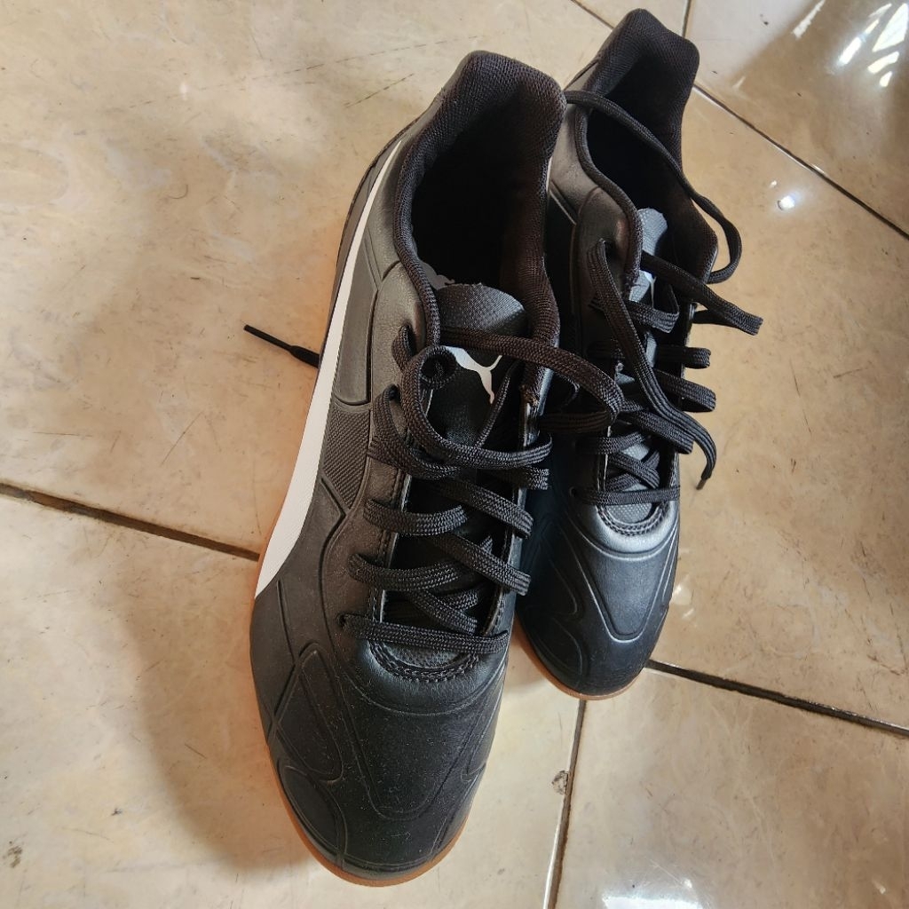 Sepatu Futsal Puma Monarch size 41