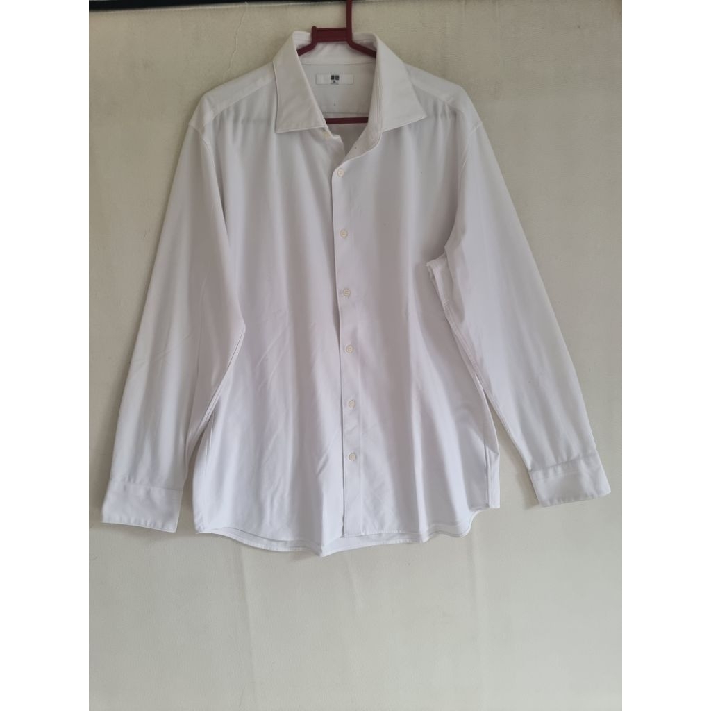 prelove uniqlo kemeja putih pria