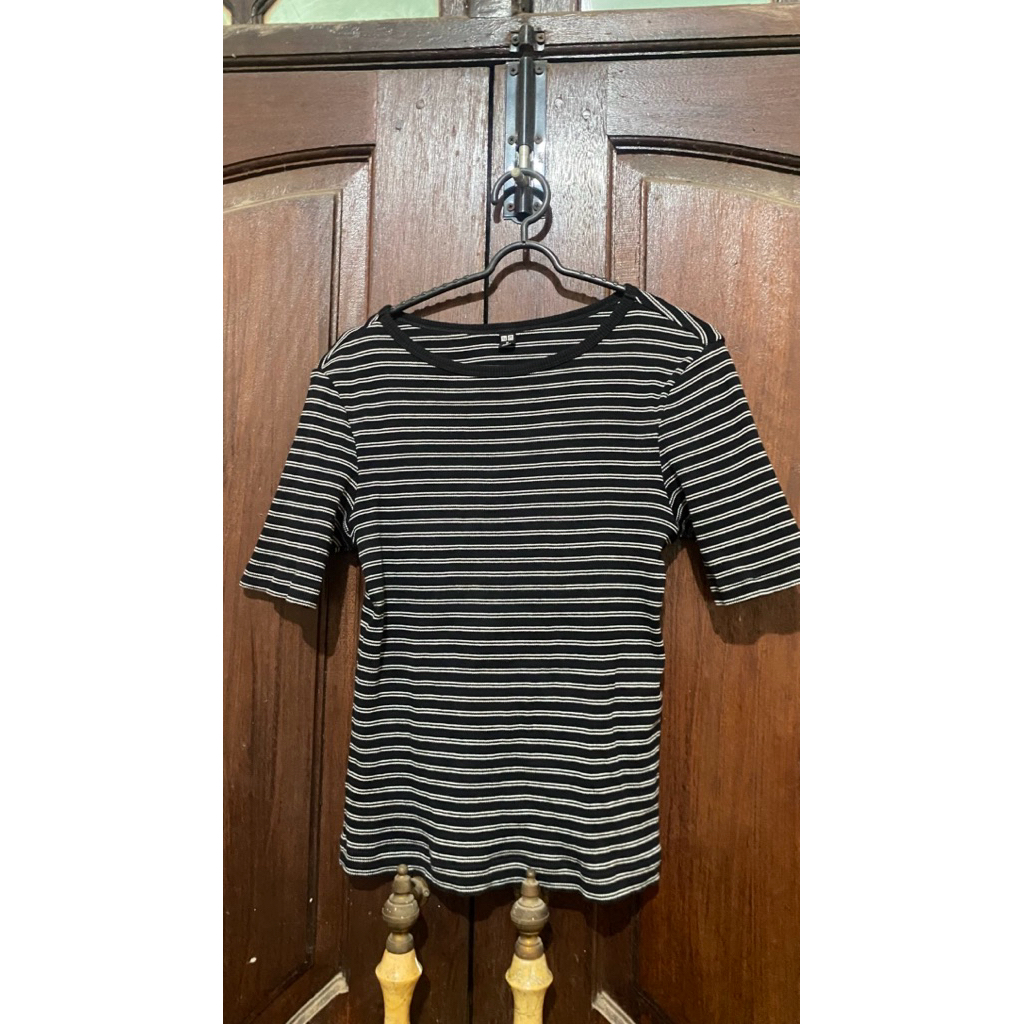 Kaos Wanita Stripe Uniqlo Preloved