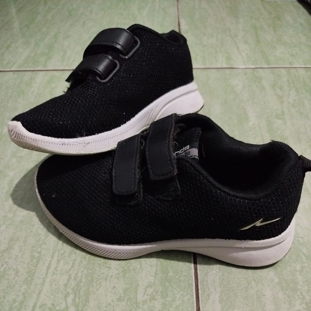 Sepatu Anak Sekolah Ando