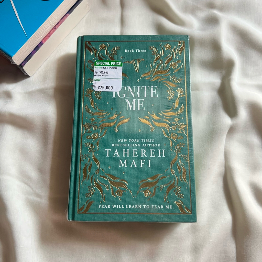 {Original New} Ignite Me Special Edition by Tahereh Mafi | Collector’s Edition | Shatter Me Series |