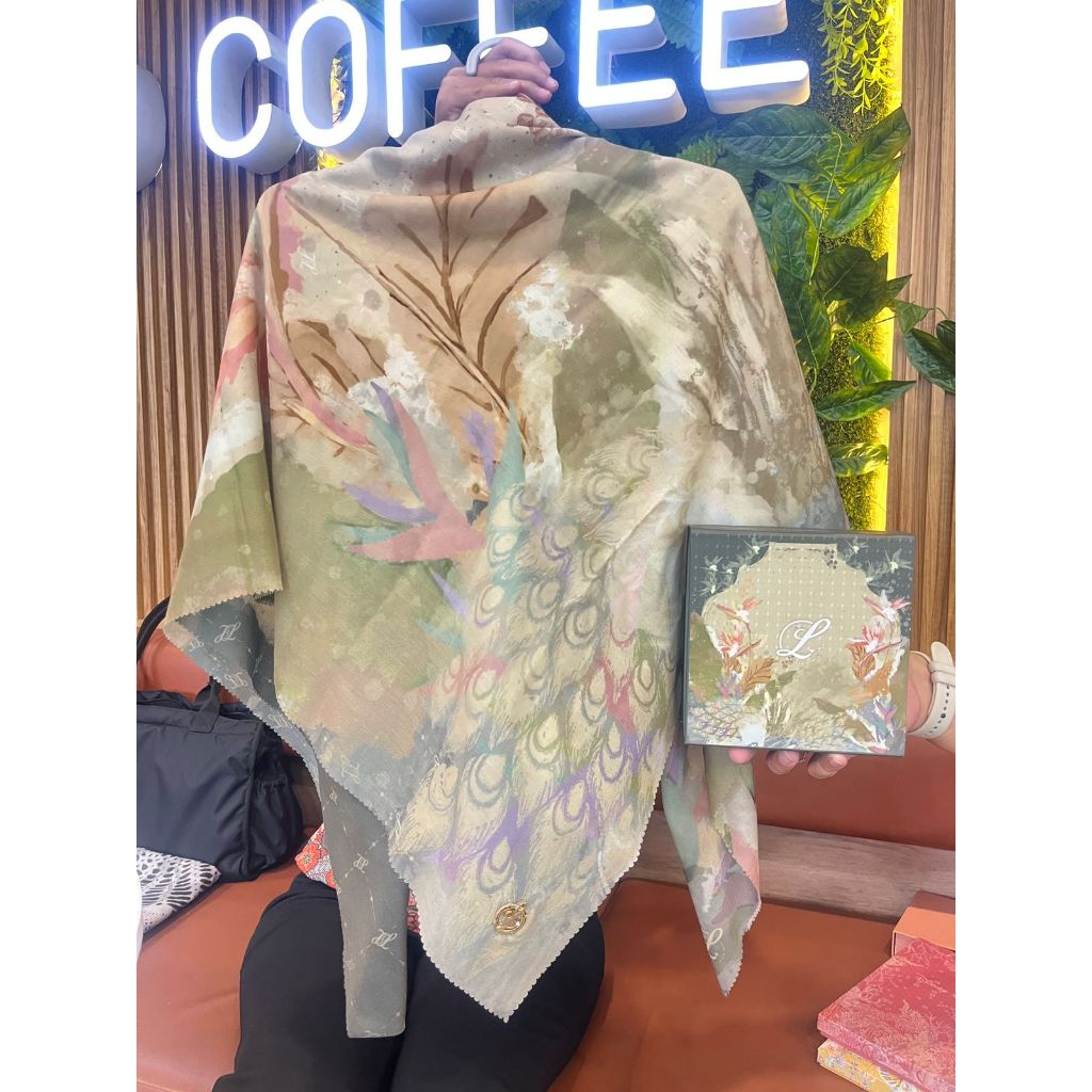 L BY laudya cynthia Bella