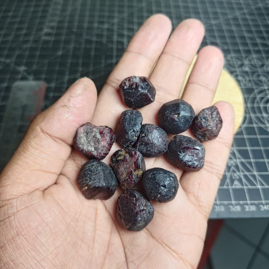 Batu Natural Red Garnet Rough1- 2 cm  Top Grade paket (2)