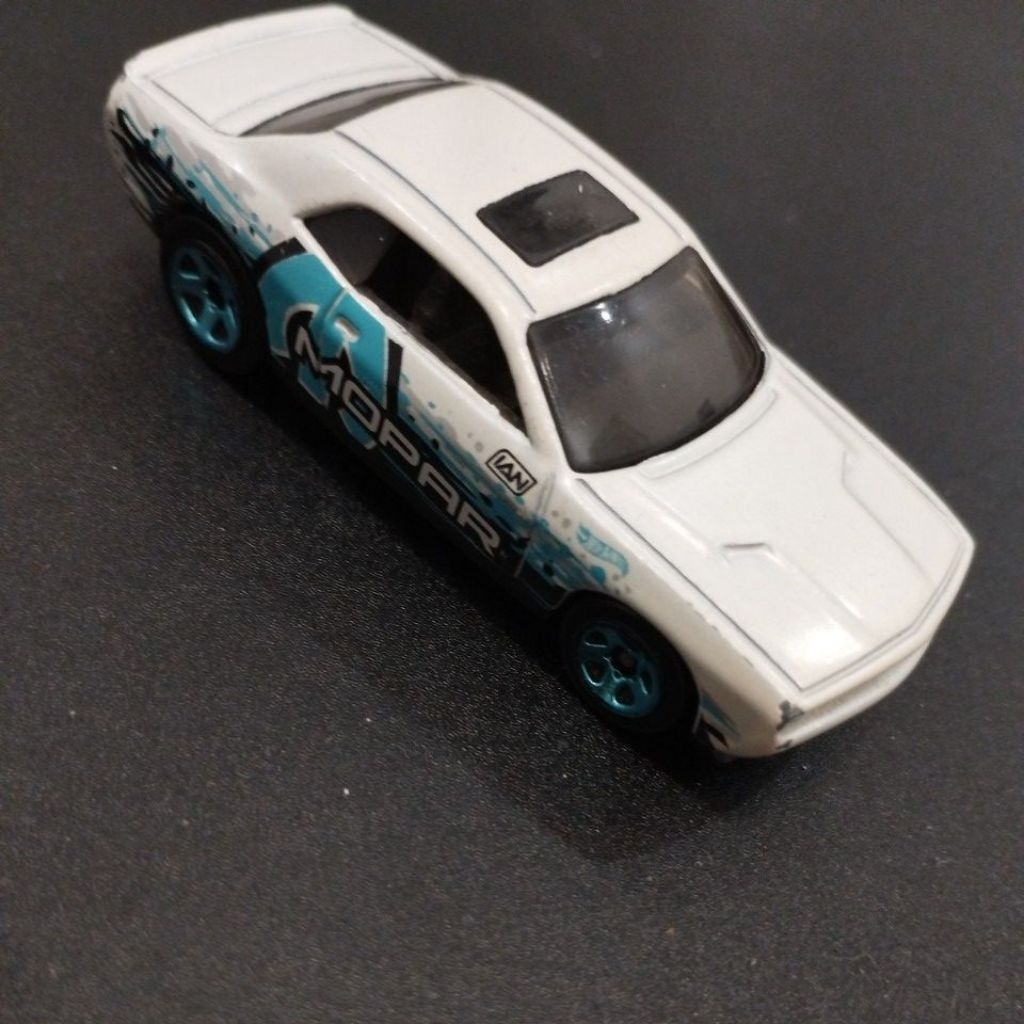 Sale Loose Hotwheels 08 Dodge Challenger SRT8