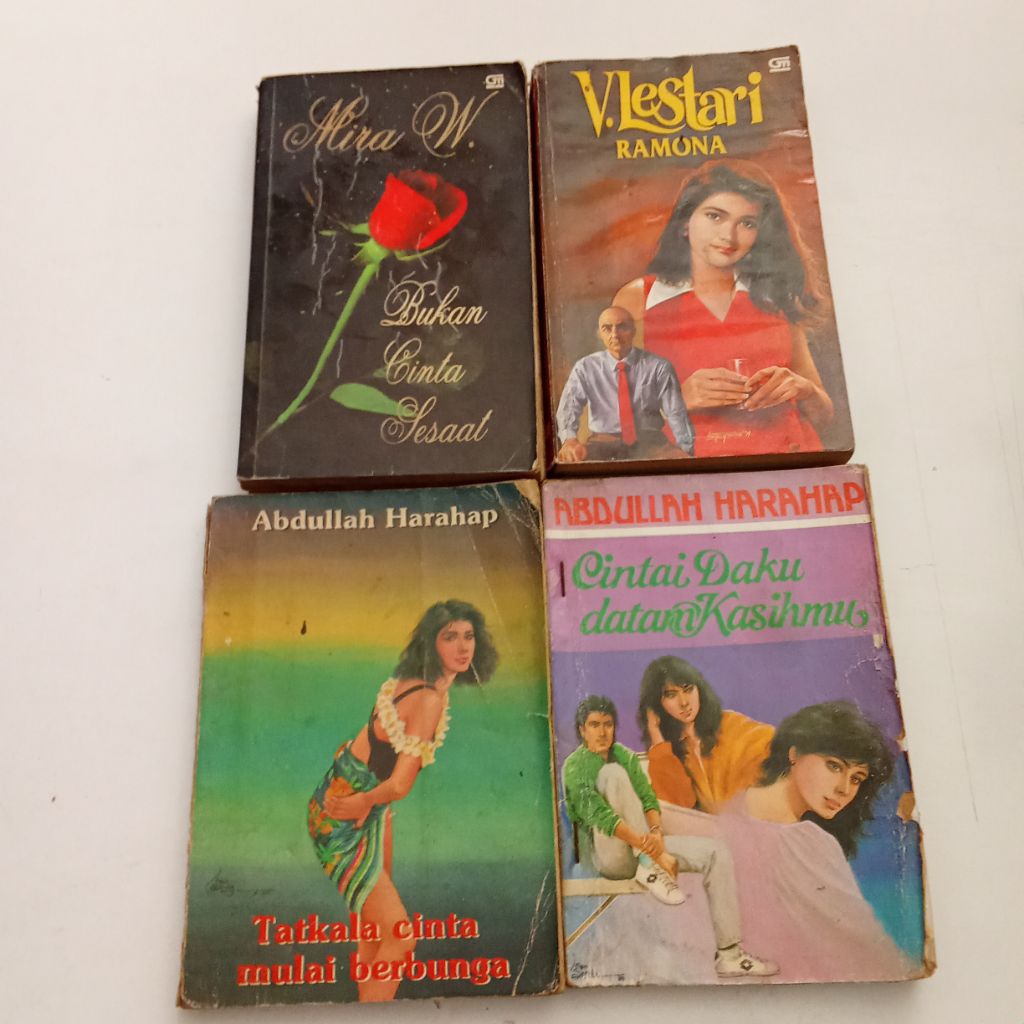 NOVEL MIRA W, V. LESTARI, ABDULLAH HARAHAP/ PAKET 4 BUKU / KONDISI SEPERTI DI FOTO