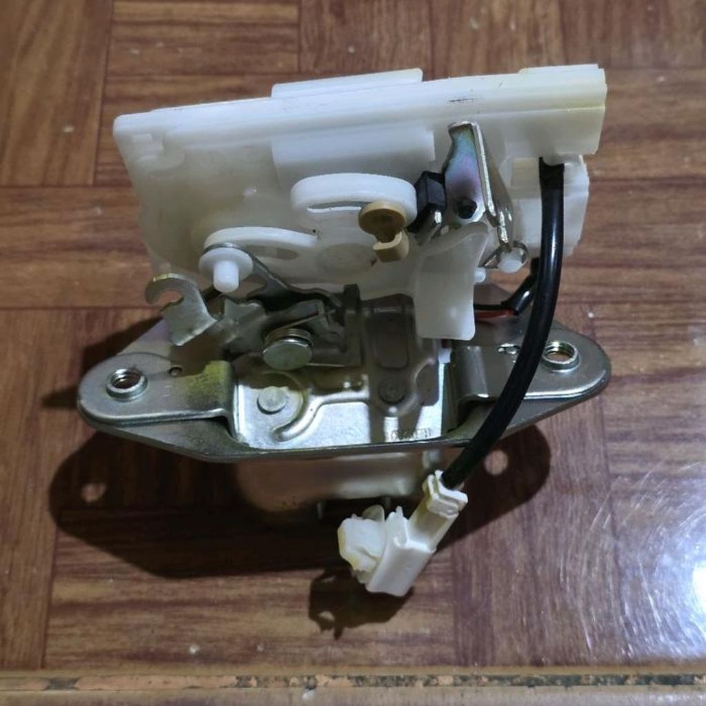 Door lock pintu bagasi belakang jazz rs mobilio brio freed brv asli