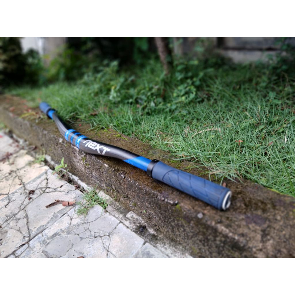 handlebar raceface next carbon 725mm rise 20 clamp 31.8 handgrip ergon ga2