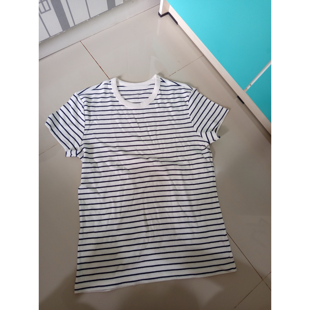 PRELOVED KAOS UNIQLO