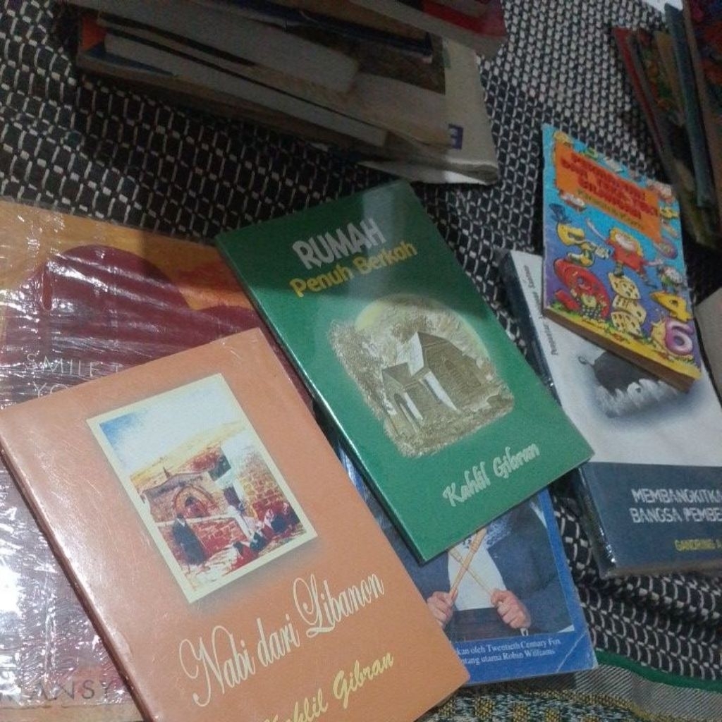 Aneka Buku karya pun tentang Kahlil Gibran