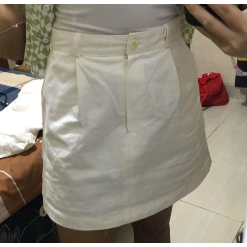 White mini skirt PL rok pendek
