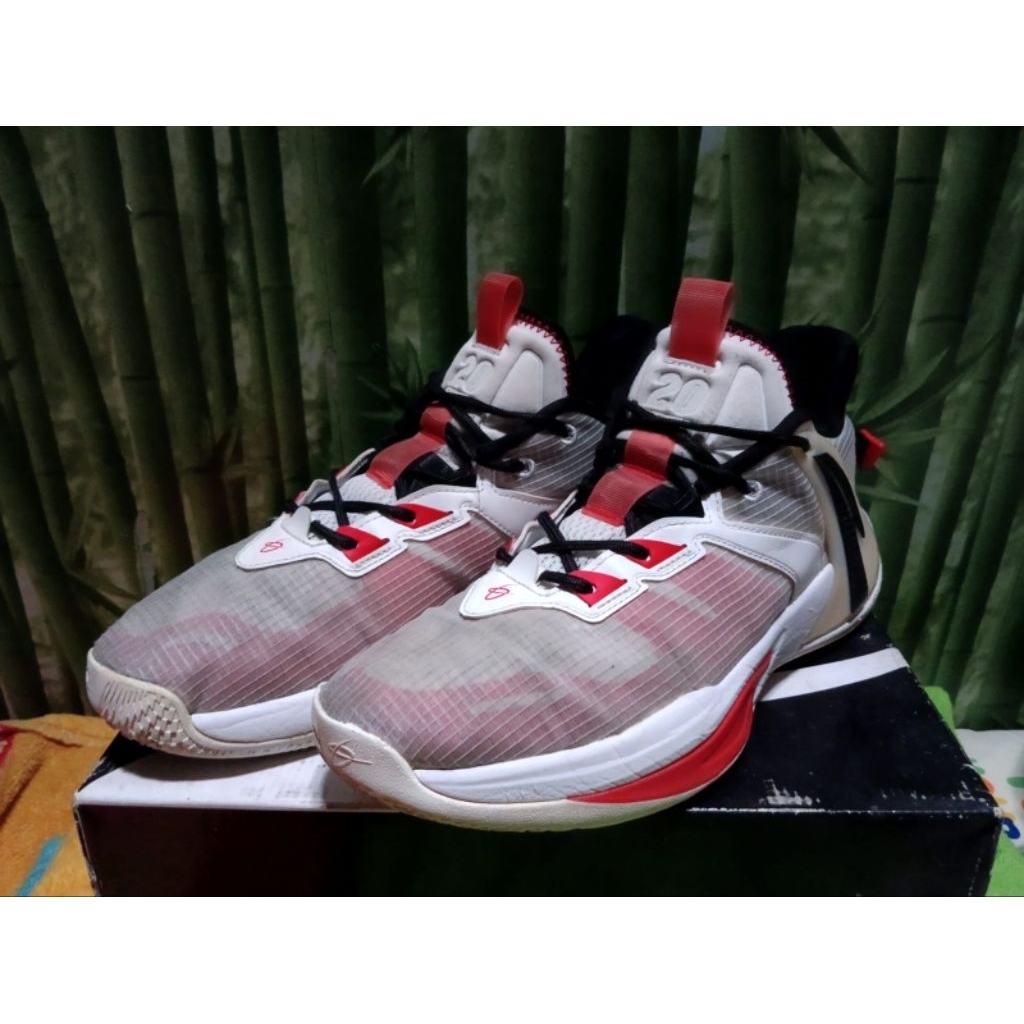 Sepatu Basket Size 45