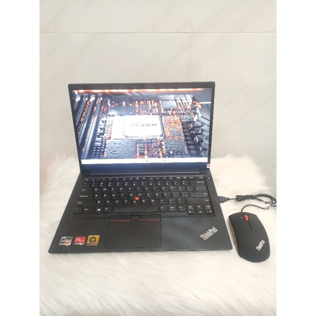 ThinkPad E14 G3 AMD Ryzen 7 5700 VGA 4GB