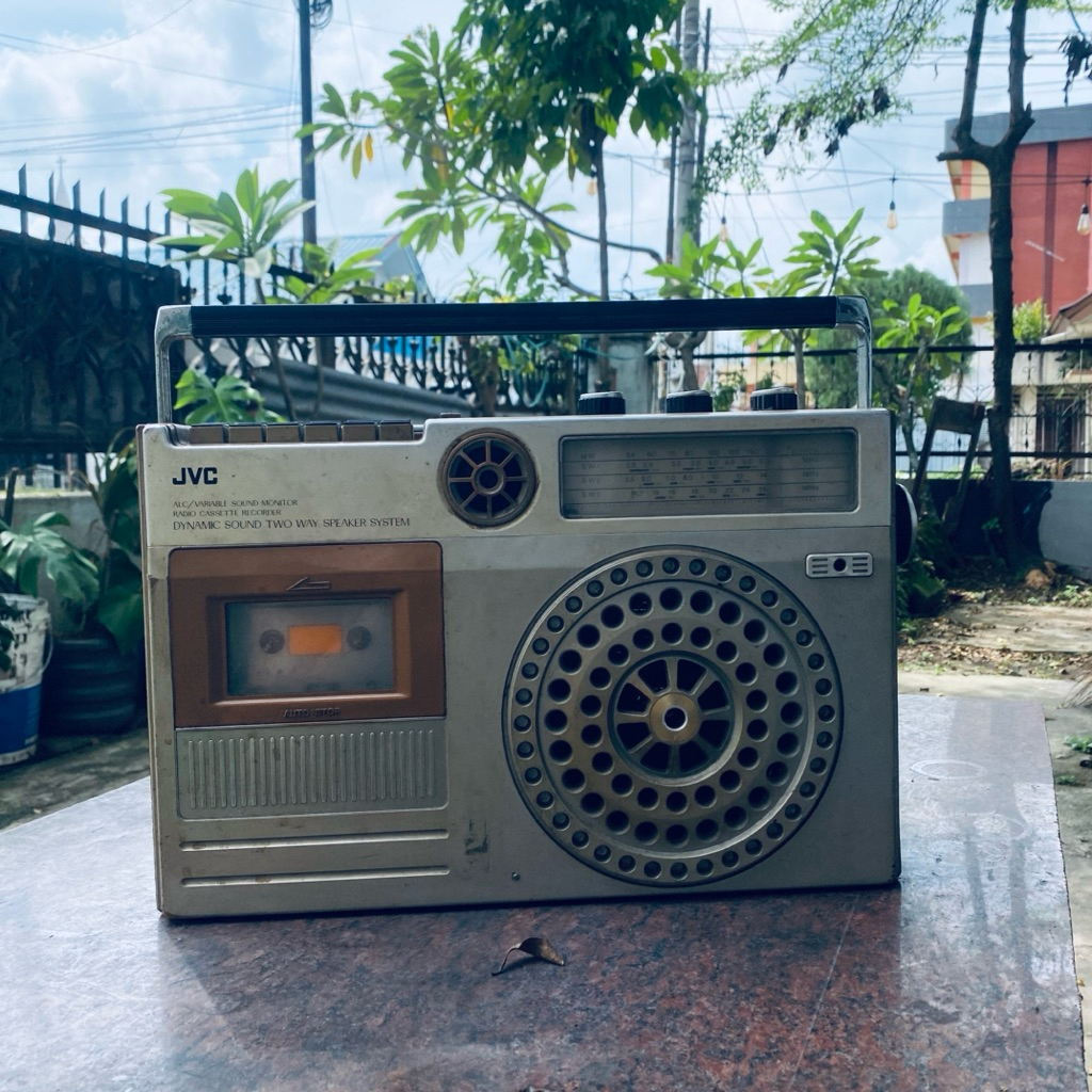 Boombox Tape Radio Antik JVC Vintage Portable - Butuh Servis - Cocok untuk Dekorase Kafe/Studio