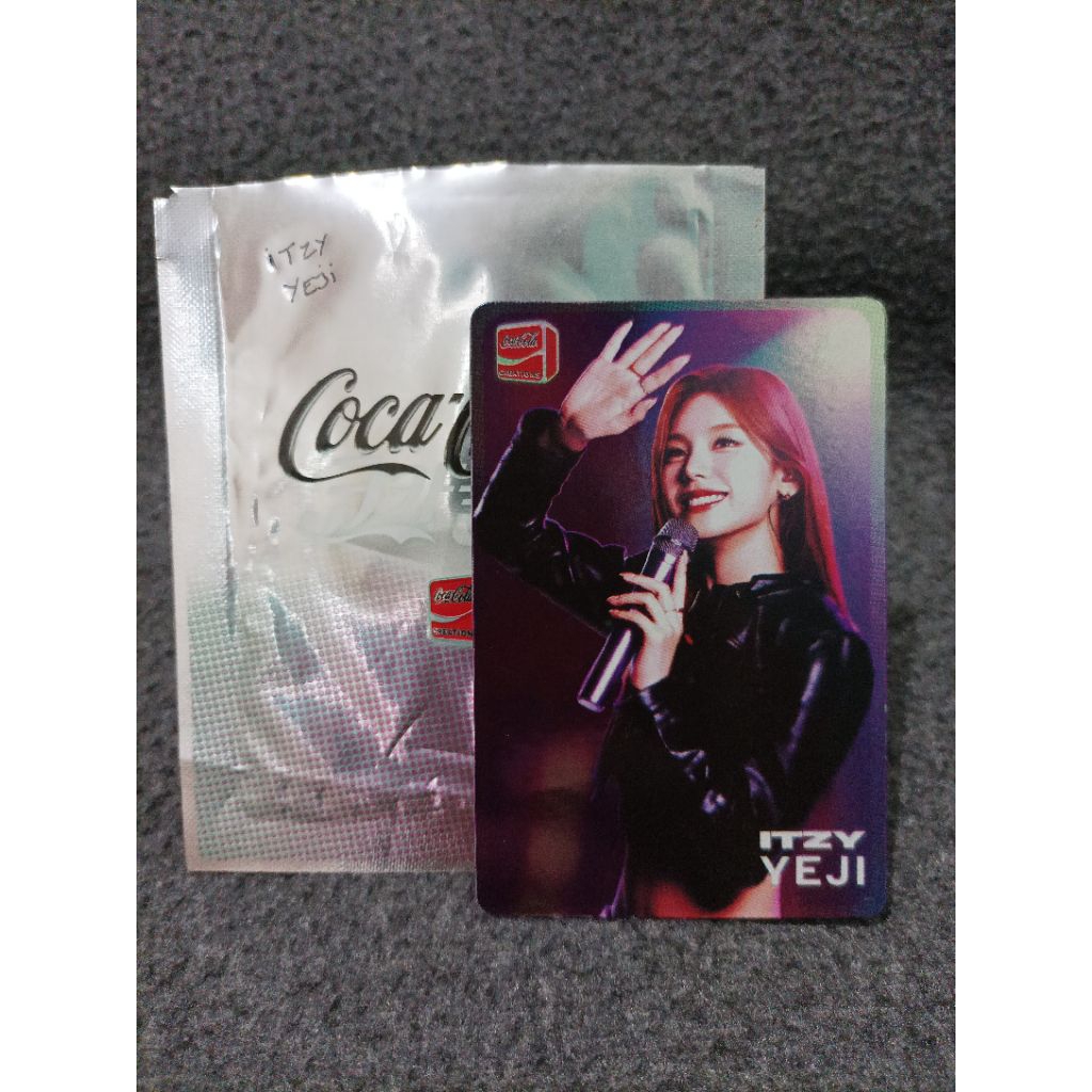Official coca cola K-wave limited edition photocard - itzy yeji