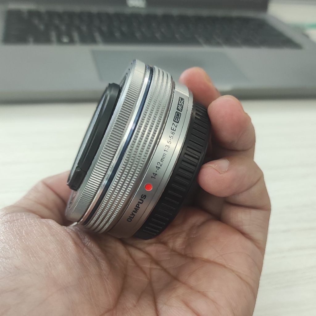 Lensa Olympus M Zuiko 14-42mm ez pancake autofokus
