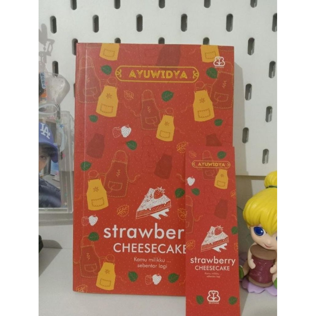 PRELOVED NOVEL STRAWBERRY CHEESECAKE