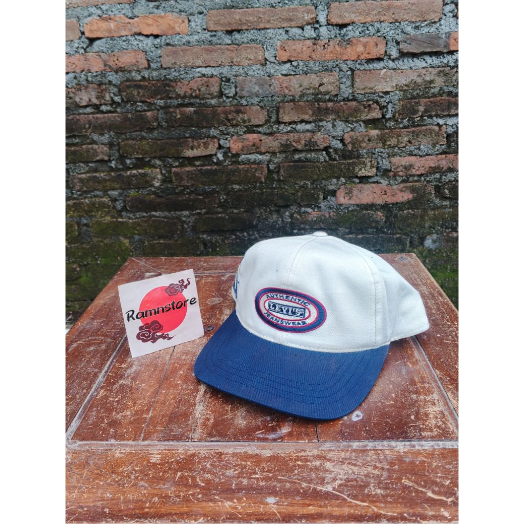topi vintage levis