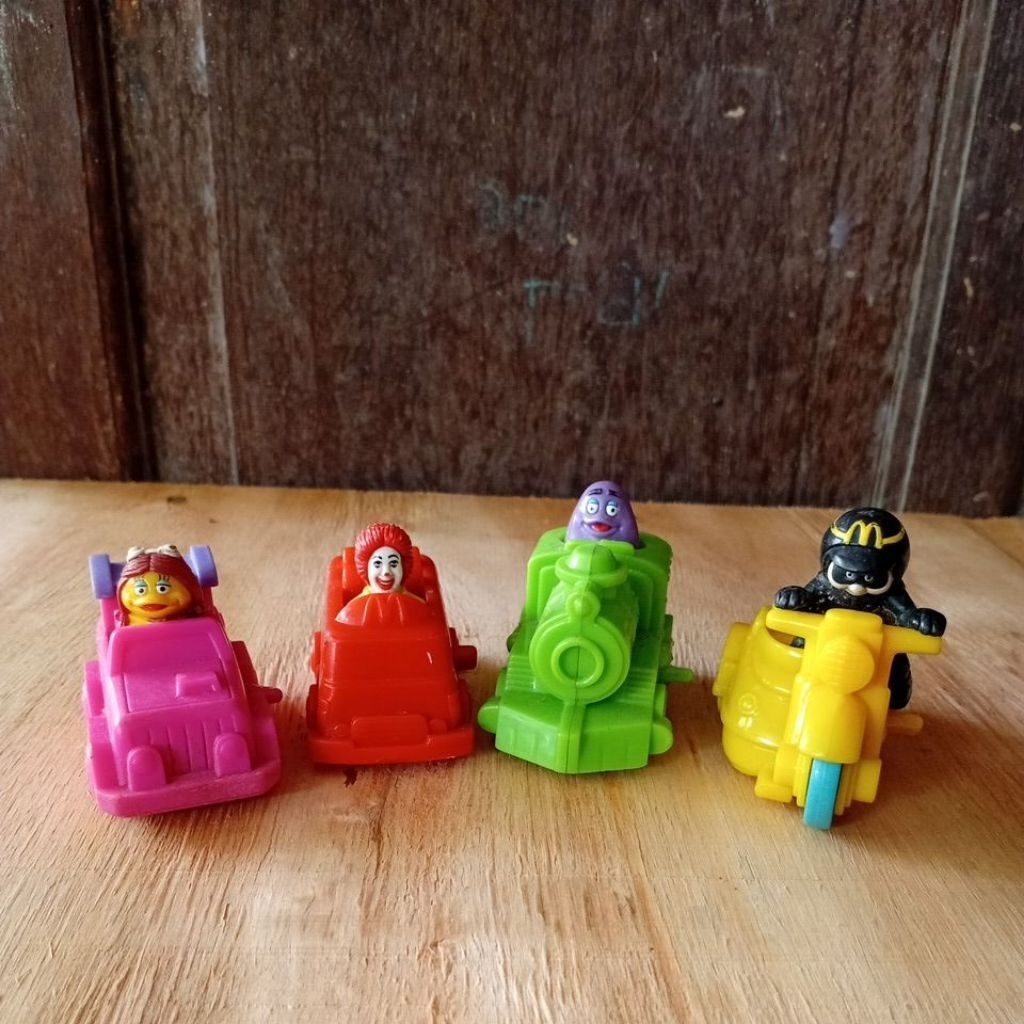 Maskot Happy Meal McDonald' Wacky Rulers 2000