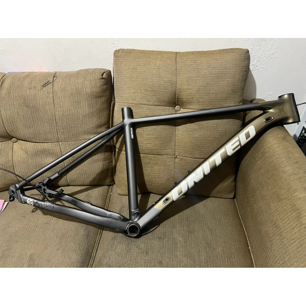 frame clovis 6.10 new size M 27,5 kondisi copotan 0km baru lengkap dengan seatpost