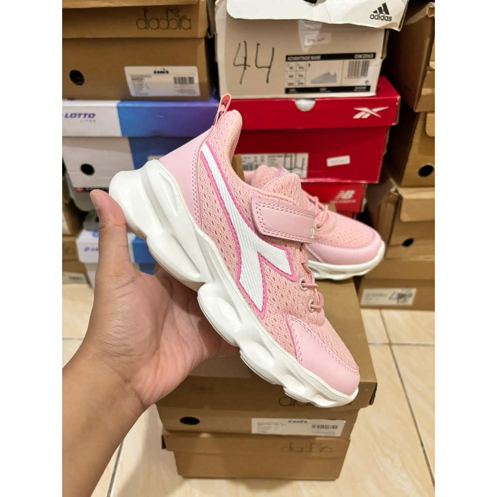 Sepatu Anak Diadora Napoli JR Warna Pink
