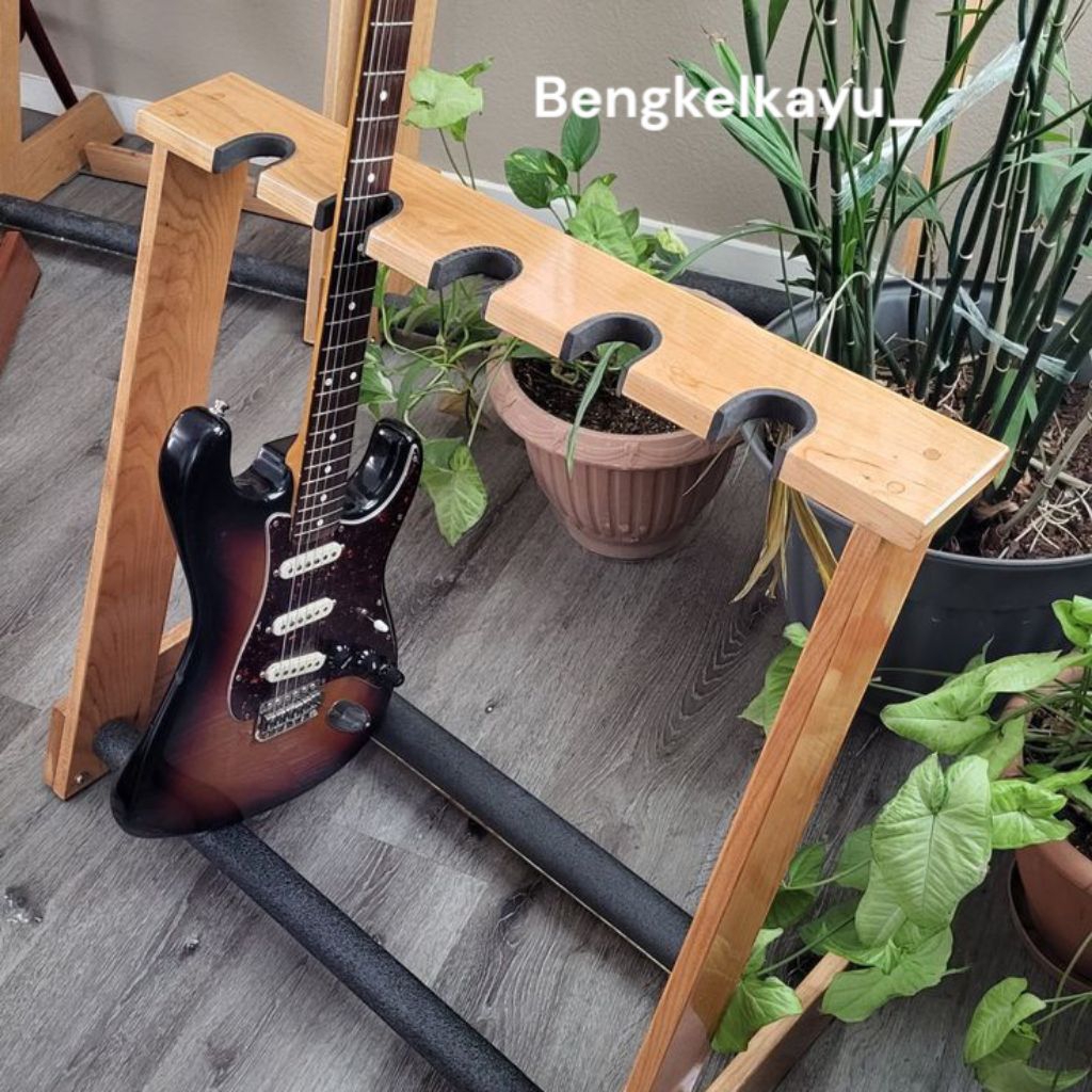 rak gitar kayu - stand gitar kayu - rak gitar kayu aesthetic - slot 3-5 - rak gitar bagus