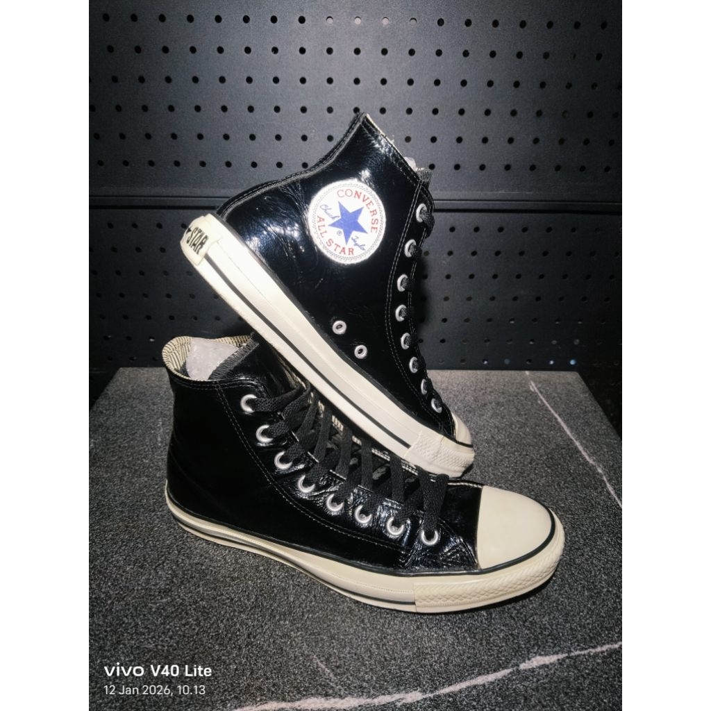 (second) CONVERSE Allstars Chuck Taylor Black Patent High Tops size 41 insole 26cm