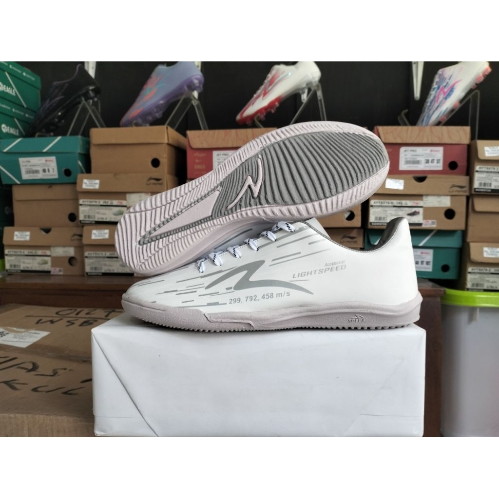 Sepatu Futsal Specs Reborn Silver