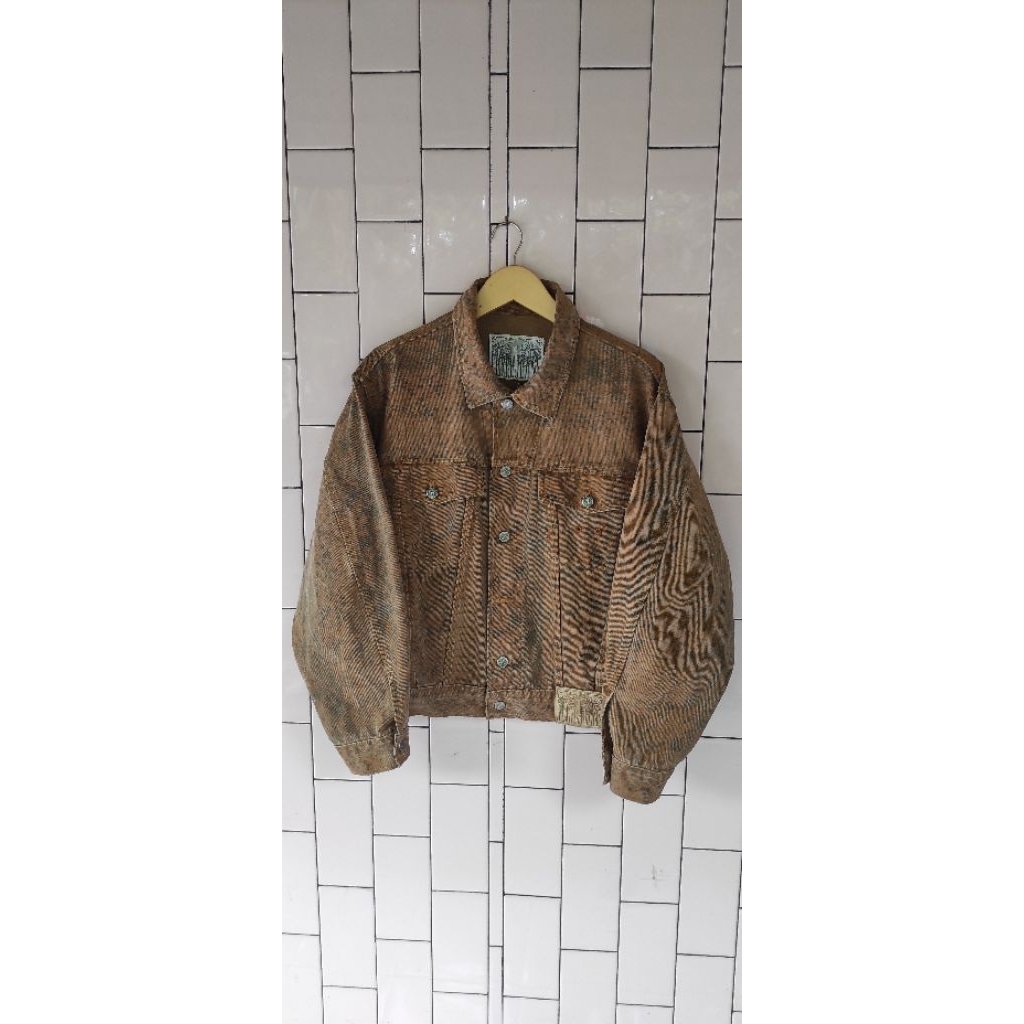 Ferre jeans denim jacket brownMade in italia Size XL oversize 
Panjang 63
Lebar 60

Kondisi ganteng
