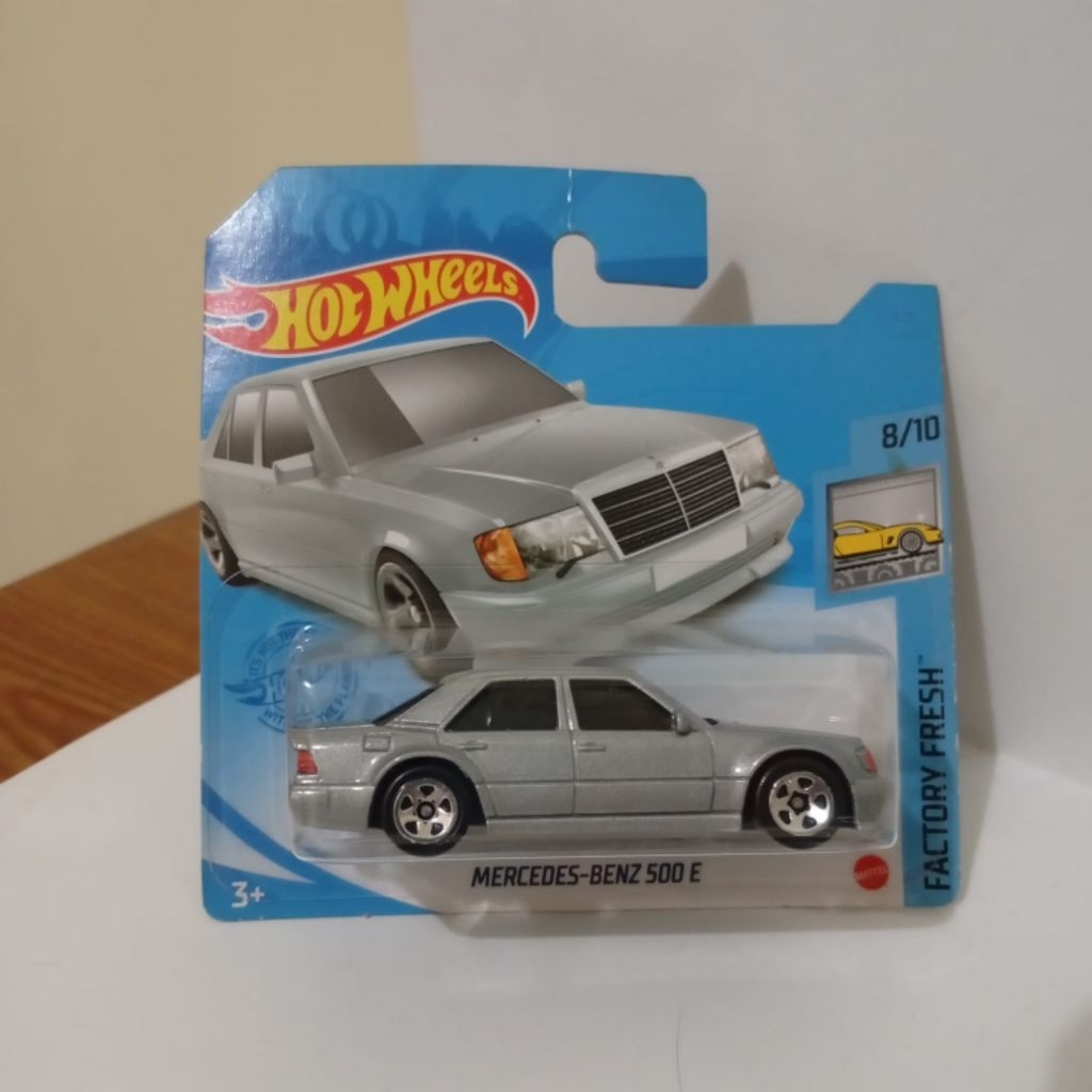 Hot Wheels Mercedes-Benz 500E silver