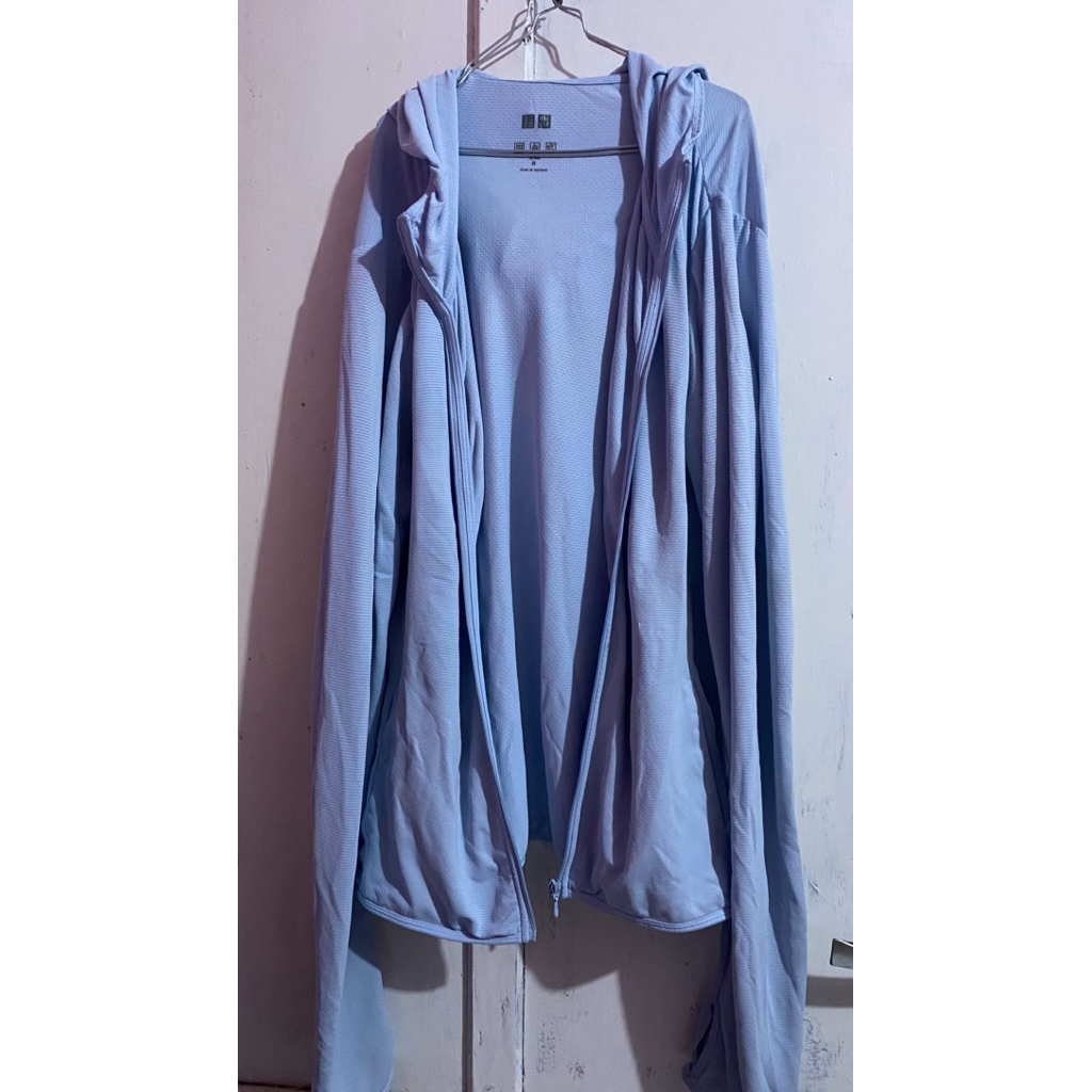 Preloved jaket olahraga anti uv ada defect