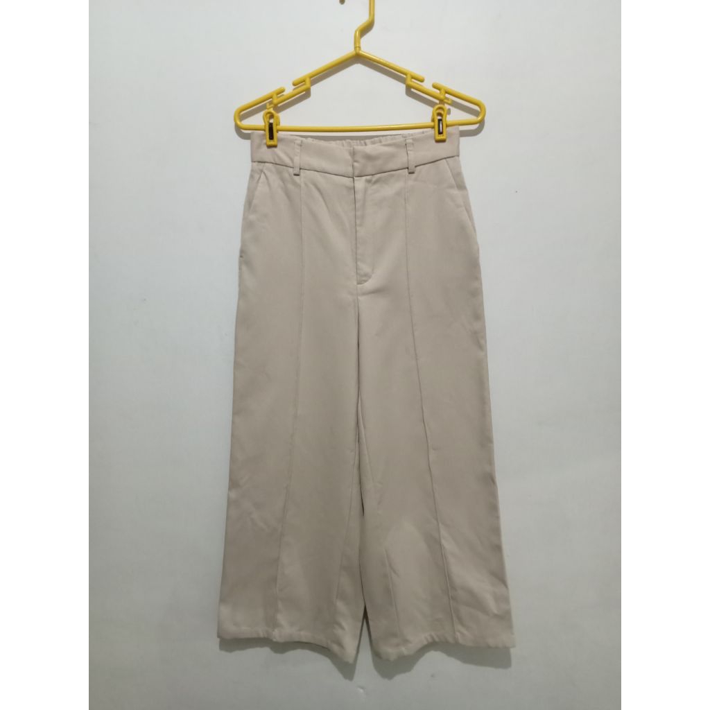 Preloved GU Kulot pants warna cream