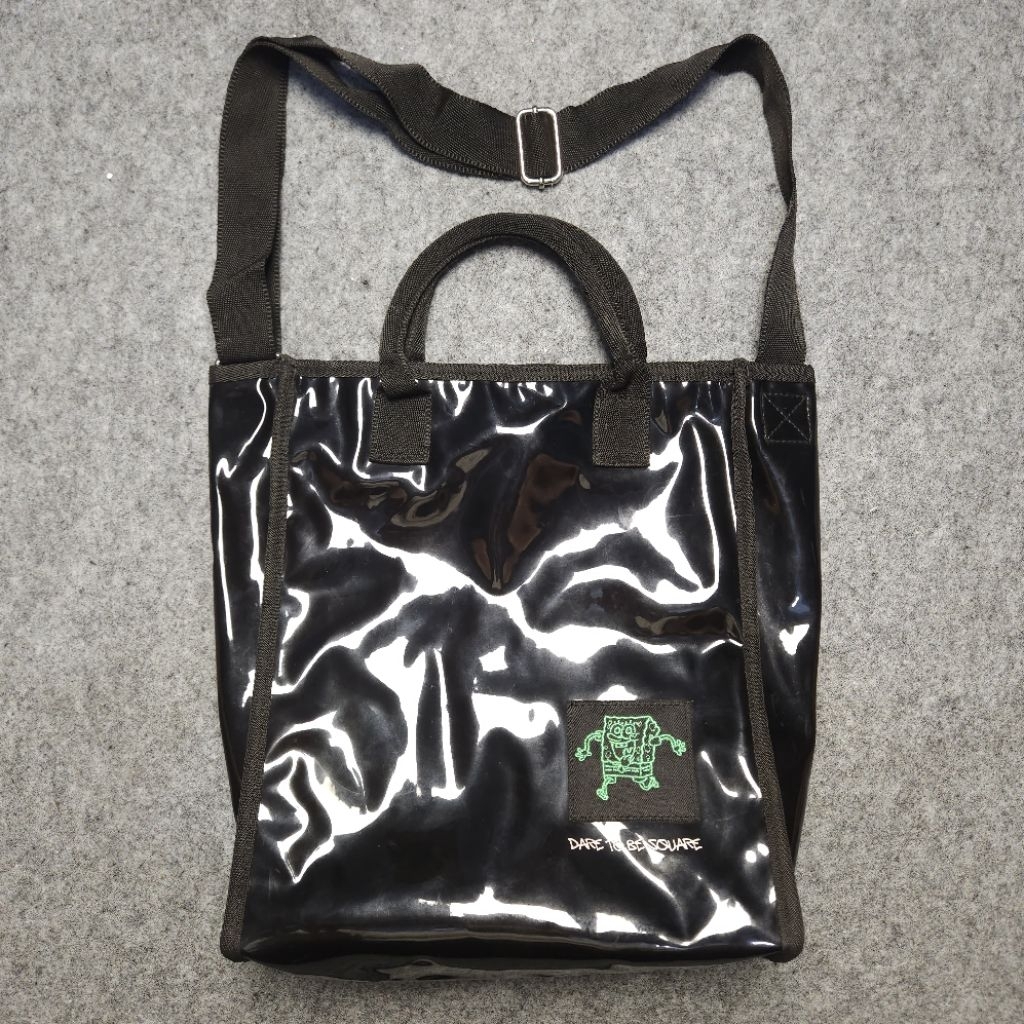 H&M x SpongeBob "Dare To Be Square" Tote Bag – Glossy Black