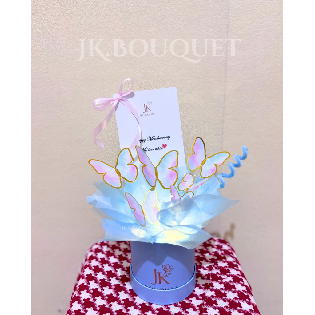 [BISA KIRIM HARI INI] BU004 Blooms Box Kupu-kupu / Hadiah Ulang Tahun / Buket Wisuda / Buket medan /