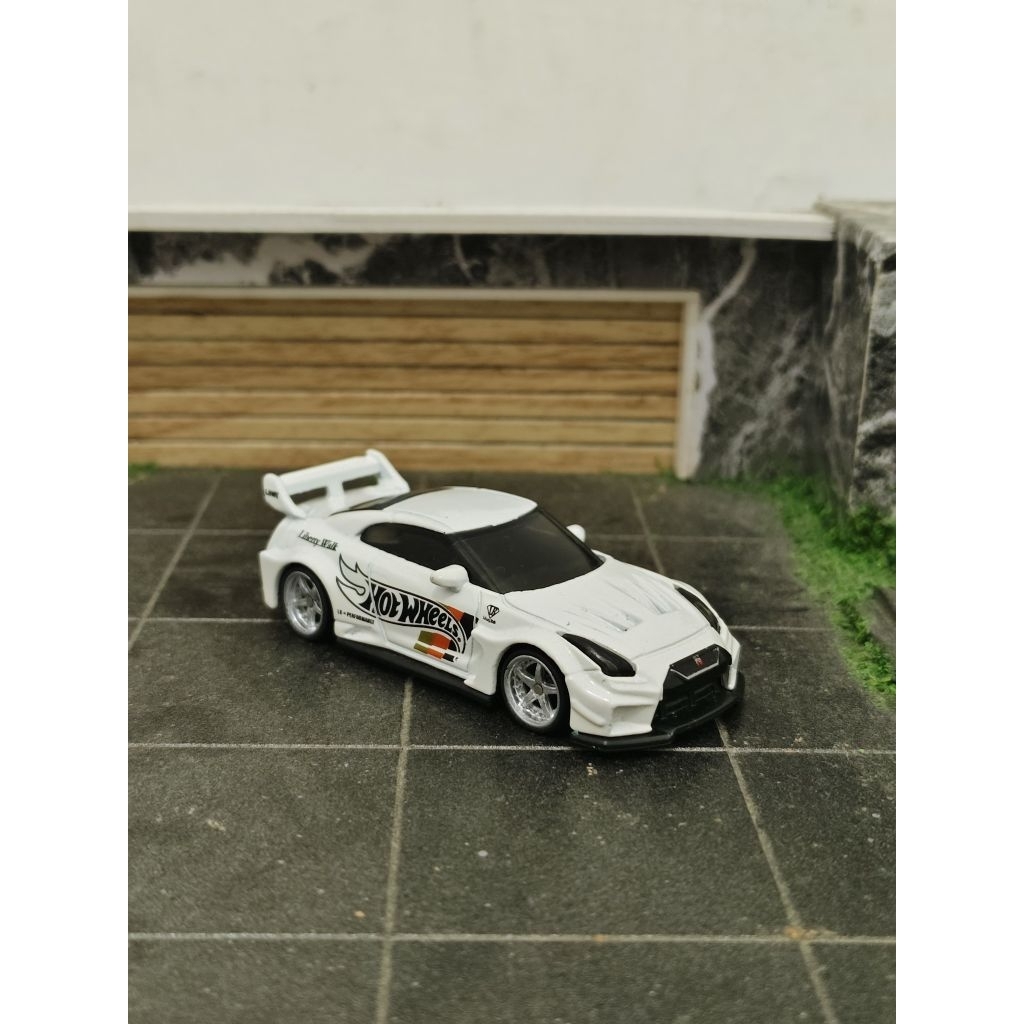 Hotwheels R35 LBWK