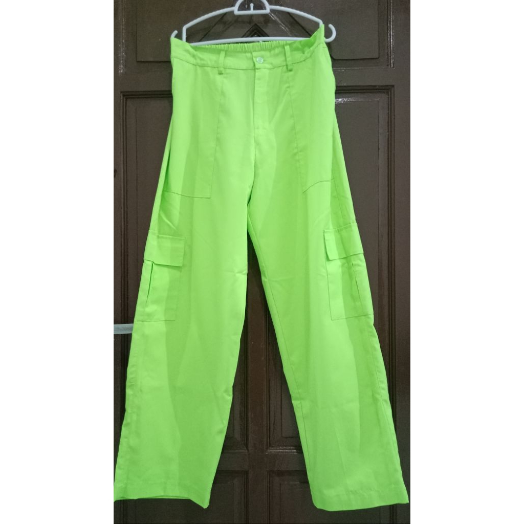 Preloved Celana Panjang Wanita / Cargo Pants Hijau Neon / Neon Green NCT